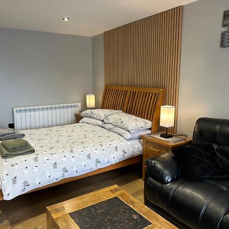 Roblins Nest Lägenhet Ammanford Exteriör bild