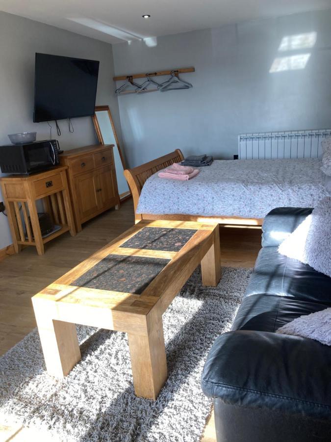 Roblins Nest Lägenhet Ammanford Exteriör bild