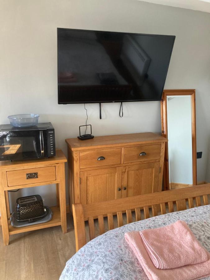 Roblins Nest Lägenhet Ammanford Exteriör bild